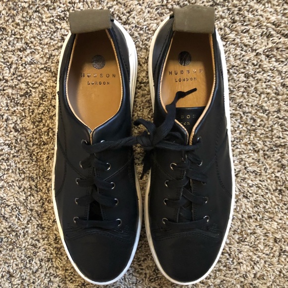 black leather tennis shoes mens